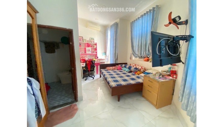 Quận 2-Bán Nhanh Nhà 2 Mặt Tiền Hẻm-An Ninh-4Tầng Hoàn Công-Gần Chợ+Bệnh Viện-6,1Tỷ